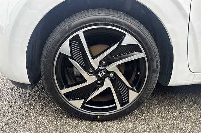 Hyundai i10 1.0 Premium Hatchback 5dr Petrol Auto Euro 6 (s/s) (63 ps)