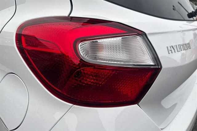 Hyundai i10 1.0 Premium Hatchback 5dr Petrol Auto Euro 6 (s/s) (63 ps)