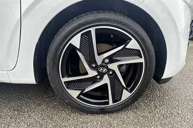 Hyundai i10 1.0 Premium Hatchback 5dr Petrol Auto Euro 6 (s/s) (63 ps)