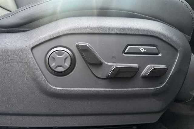 Hyundai SANTA FE 1.6 T-GDi 13.8kWh Calligraphy SUV 5dr Petrol Plug-in Hybrid Auto 4WD Euro 6 (s/s