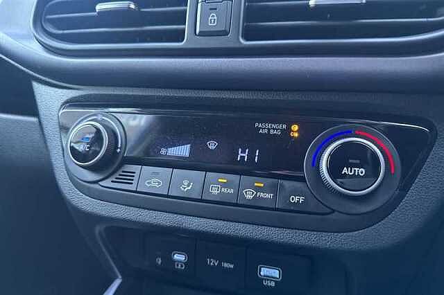 Hyundai i10 1.2 Premium Hatchback 5dr Petrol Auto Euro 6 (s/s) (79 ps)