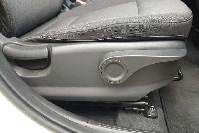 Hyundai INSTER Long Range 49kWh 02 SUV 5dr Electric Auto (115 ps) Yellow