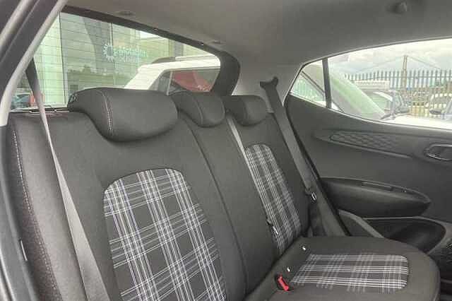 Hyundai i10 1.2 Premium Hatchback 5dr Petrol Auto Euro 6 (s/s) (79 ps)