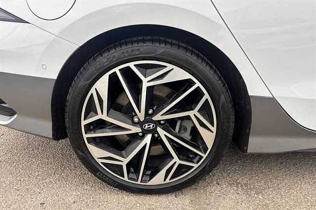 Hyundai IONIQ 6 77.4kWh Ultimate Saloon 4dr Electric Auto (228 ps) White