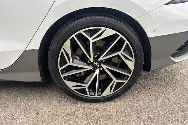 Hyundai IONIQ 6 77.4kWh Ultimate Saloon 4dr Electric Auto (228 ps) White