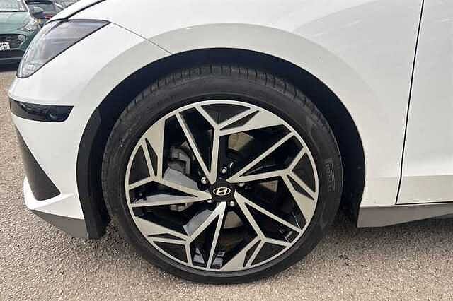 Hyundai IONIQ 6 77.4kWh Ultimate Saloon 4dr Electric Auto (228 ps) White