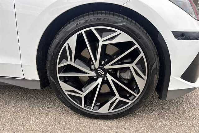 Hyundai IONIQ 6 77.4kWh Ultimate Saloon 4dr Electric Auto (228 ps) White