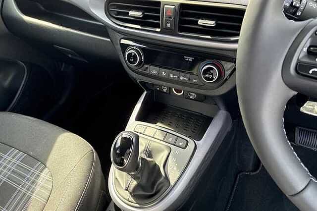 Hyundai I10 1.2 Premium Hatchback 5dr Petrol Auto Euro 6 (s/s) (79 ps)