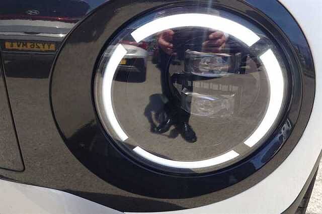 Hyundai INSTER Long Range 49kWh 02 SUV 5dr Electric Auto (115 ps) White