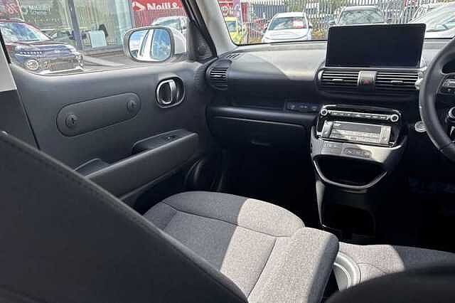Hyundai INSTER Long Range 49kWh 02 SUV 5dr Electric Auto (115 ps) White